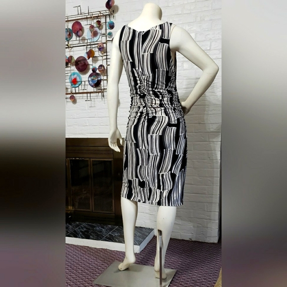 KAMALI KULTURE by NORMA KAMLI| Sleeveless Dress - Picture 2 of 10